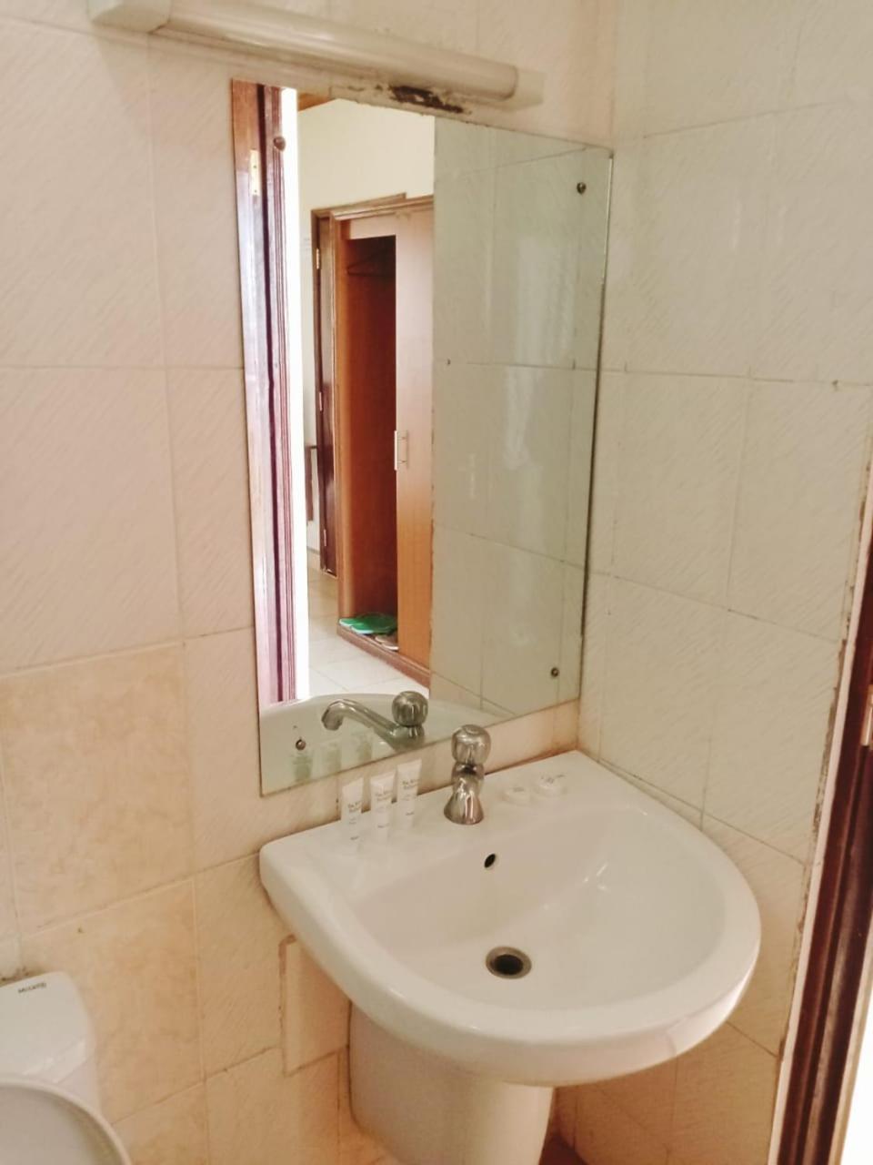 Golden Gates Hotel Thuthuriki Dış mekan fotoğraf