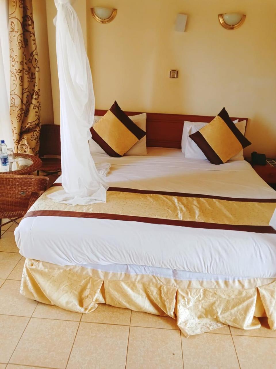 Golden Gates Hotel Thuthuriki Dış mekan fotoğraf